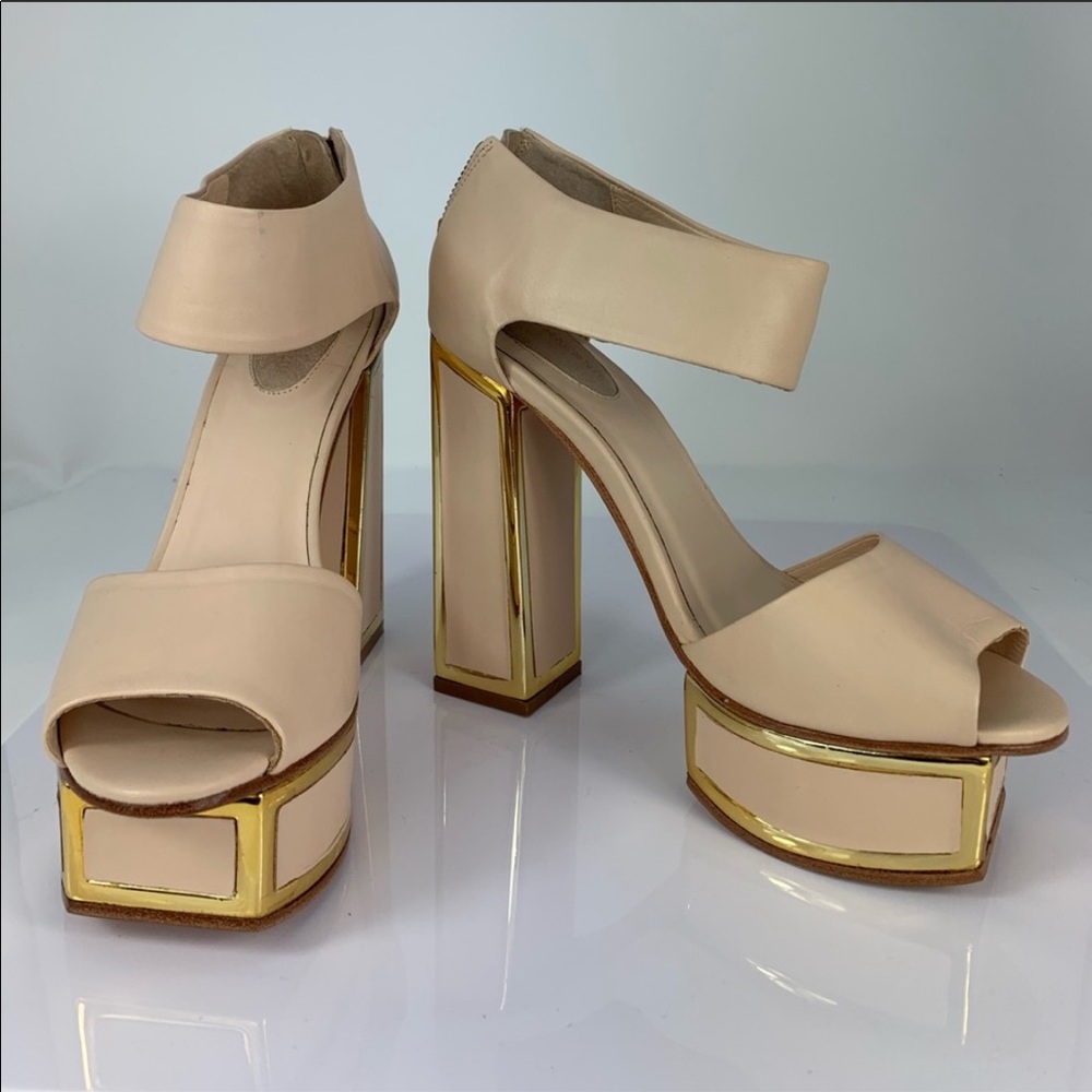 Kat Maconie Nude w/ Gold Outline Platform Heel